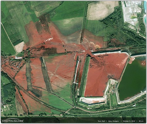 Pollution des boues rouges en Hongrie après la rupture d'un  réservoir d'une usine de bauxite-aluminium en 2010
